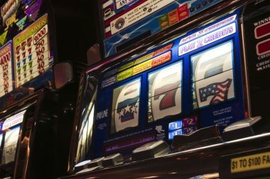 tito app showing live-dealer blackjack table and payment withdrawal screen